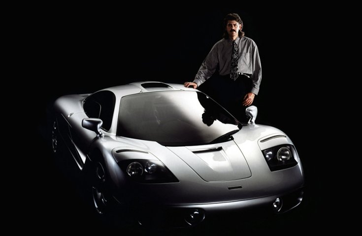 Gordon Murray a McLaren F1 mellett