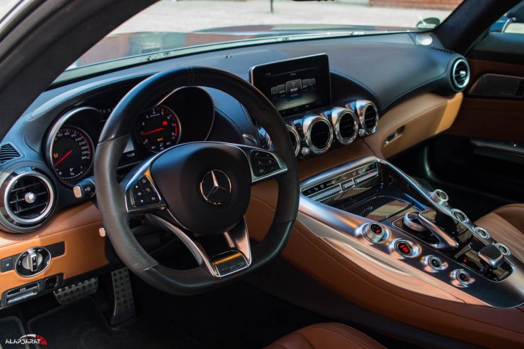 Mercedes-Benz AMG GT S kormány és műszerfal
