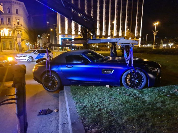 Mercedes-AMG GT oldalról