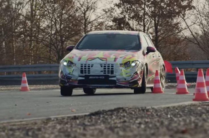 Mercedes-Benz A45 AMG felmatricázva tanpályán
