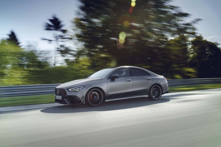 Mercedes AMG CLA45 S menet közben