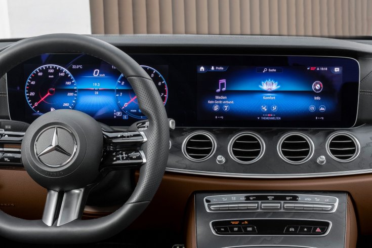 Mercedes-Benz E-osztály műszerfal és infotainment rendszer