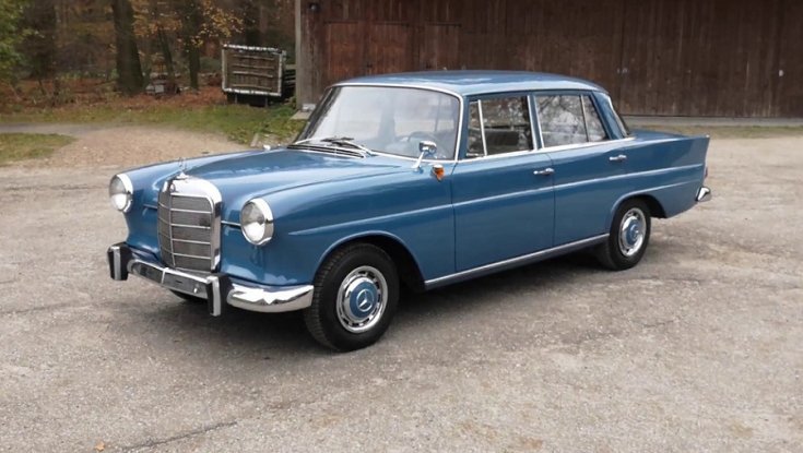 1966 Mercedes-Benz 190c (W110), sötétkék, elölnézet, oldalnézet, balról, felülről fotózva