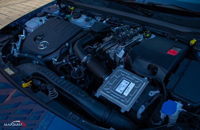 Mercedes-Benz CLA 250e Shooting Brake EQ Power teszt alapjárat