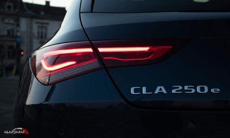Mercedes-Benz CLA 250e Shooting Brake EQ Power teszt alapjárat