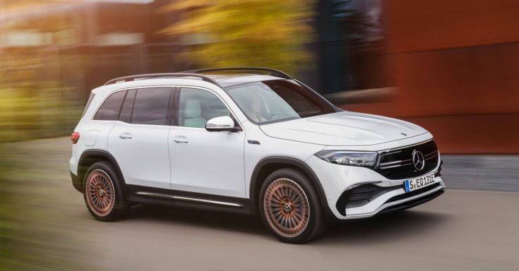 fotó egy fehér Mercedes-Benz EQB villany-suv autóról