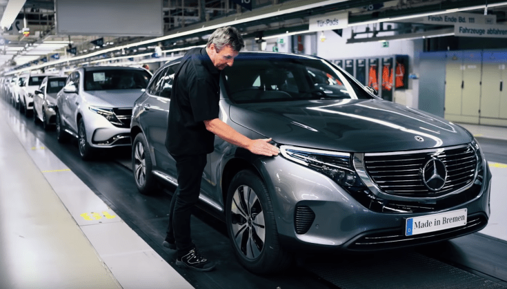 Mercedes-Benz EQC modellek a gyártósoron