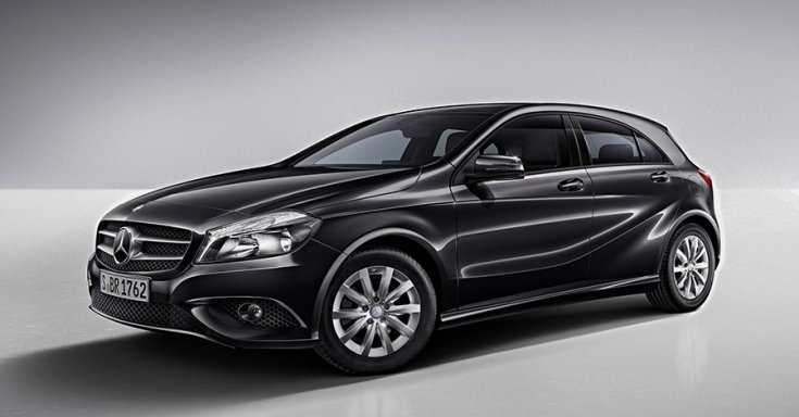 A Mercedes A-osztály oldalról fotózva