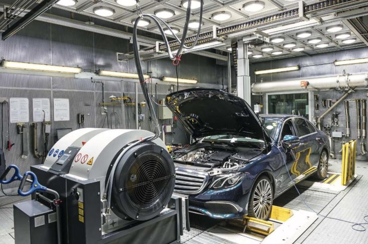 Mercedes motor mérése laborban