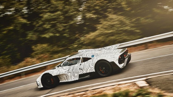 Mercedes-AMG Project One tesztelés közben, álcázva, hátulról