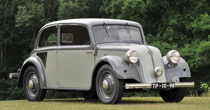 1930 Mercedes-Benz 130 H, szedán, szürke, oldal/elölnézet