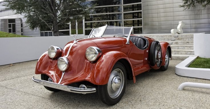 Mercedes 150 H, piros, oldalnézet elölről