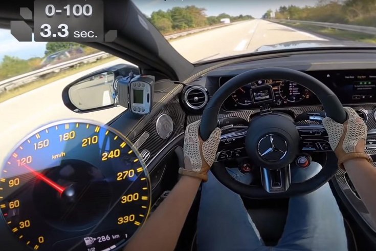 Mercedes-AMG E63 S egy autópályán eléri a 300 km/órás sebességet