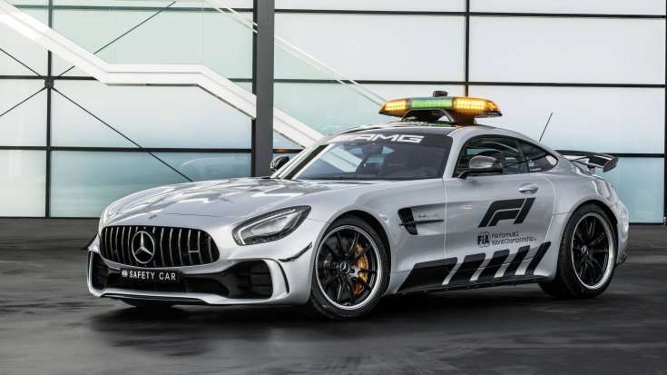 Mercedes AMG-GT R féloldalról
