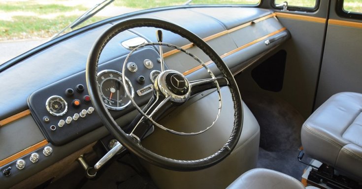 1955 Mercedes-Benz L O 319 mikrobusz, RM Sotheby’s, műszerfal, oldalnézet, balról