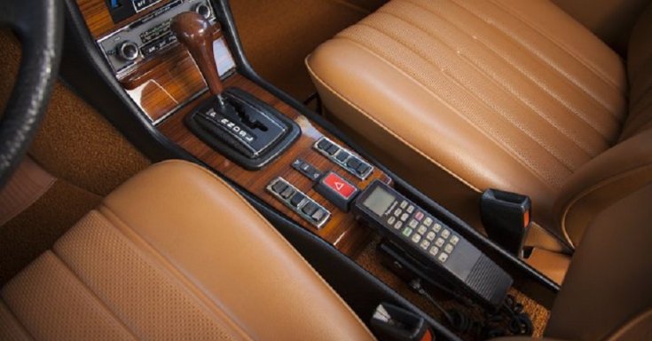 1976 Mercedes W123 autóstelefon, felülnézet