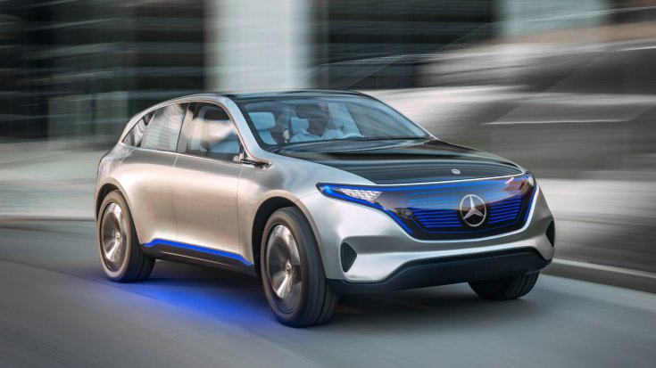 Elektromos Mercedes EQ Generation modell egy városi úton