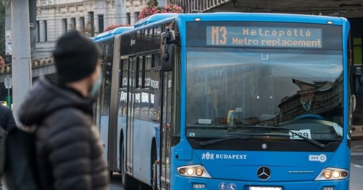 Metrópótló busz