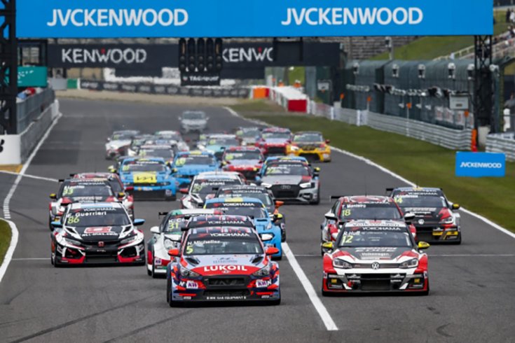 Michelisz Norbert a második futam rajtjánál