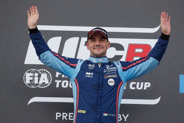Michelisz Norbert a dobogón Szuzukában