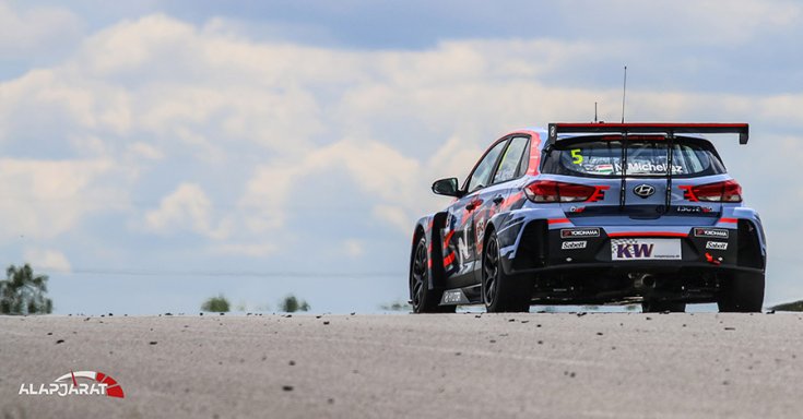 Michelisz Norbert autója hátulról