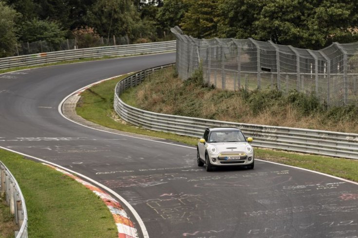 MINI Cooper SE elektromos autó
