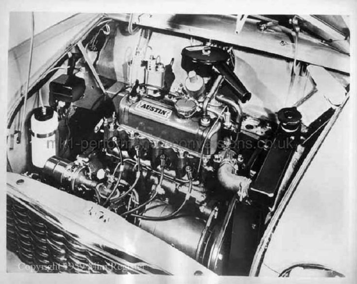 Austin négyhengeres motor egy Miniben