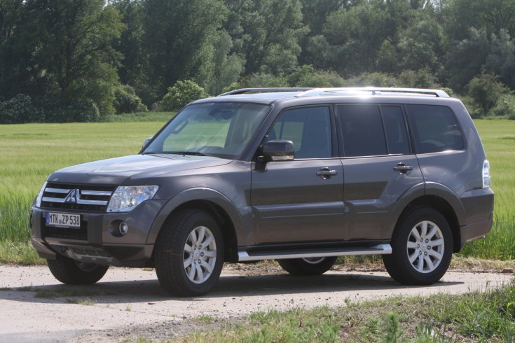 Mitsubishi Pajero szemből