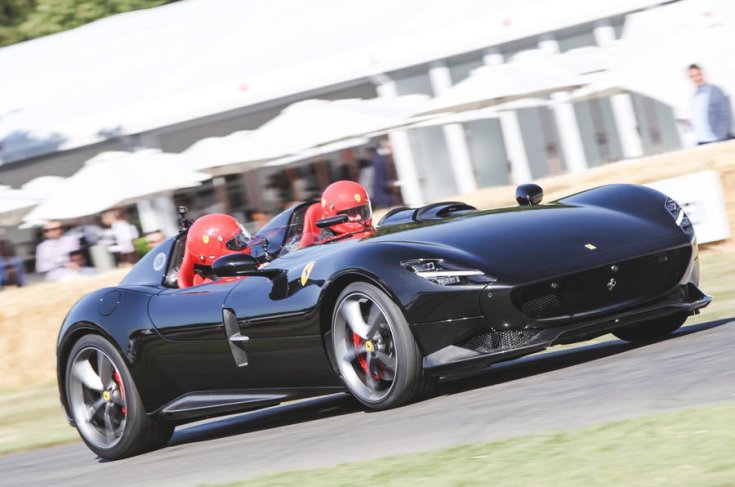 Ferrari Monza SP2 menet közben Goodwoodban