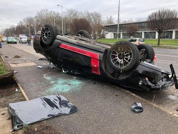 Fejre borult Ford Mustang Nyíregyházán