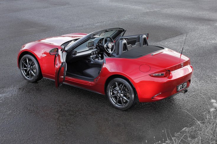 Mazda MX-5 ND hátulról