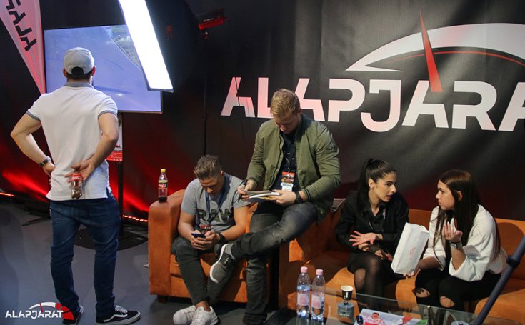 Nagy Norbert az Alapjárat standjánál