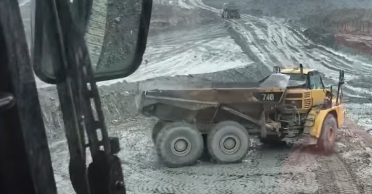 CAT 740 nehézdömper