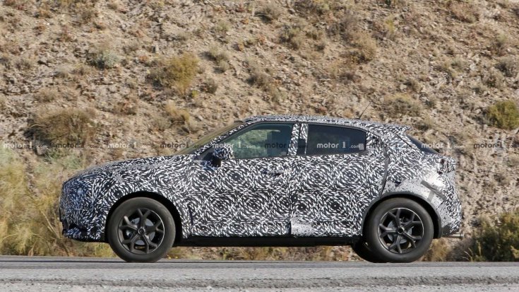 Az álcázott Nissan Juke 2020 oldalról