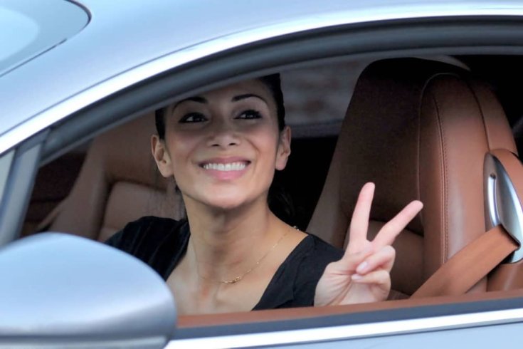 Nicole Scherzinger a Bentley-ből integet