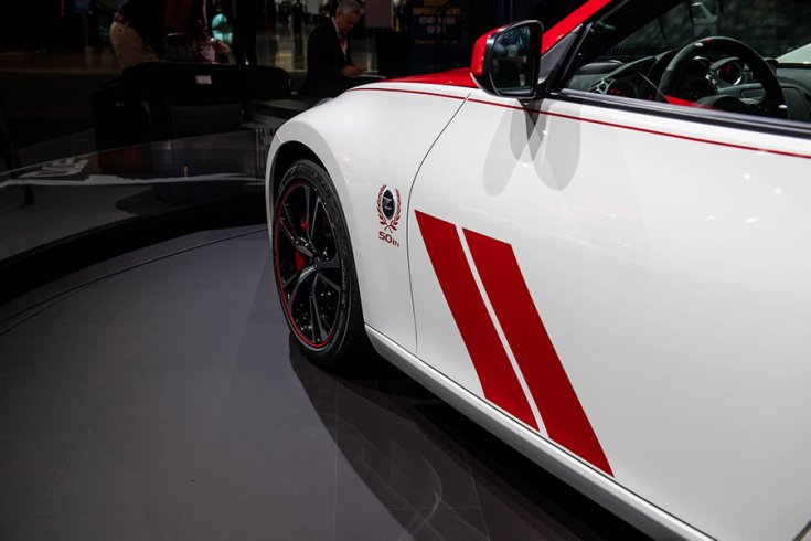 Nissan 370Z Club Sport Anniversary kiadás fehér-piros liveryvel