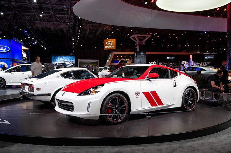 Nissan 370Z Club Sport Anniversary kiadás fehér-piros liveryvel