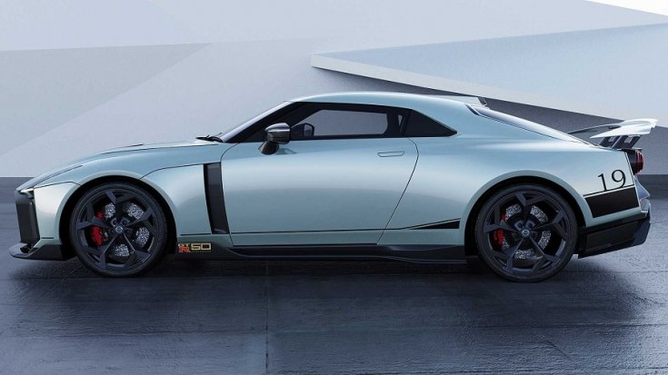 Nissan GT-R50 oldalról
