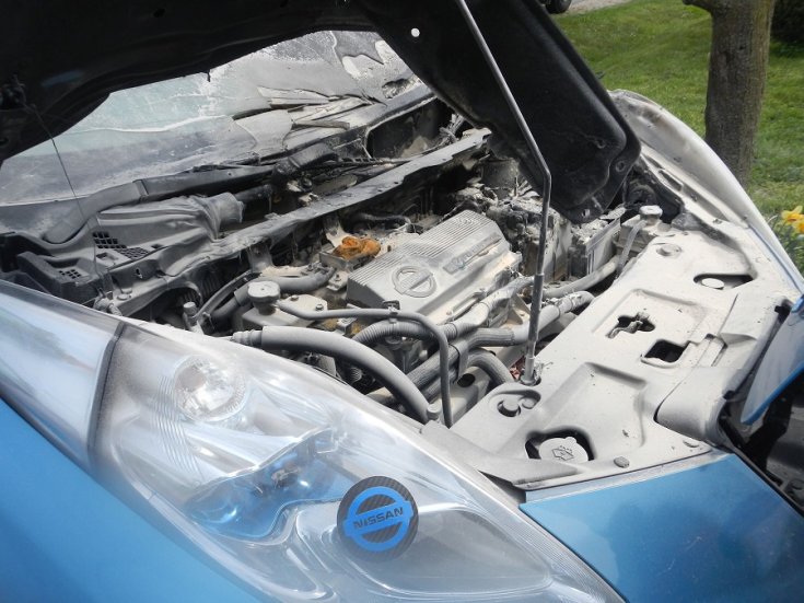 kiégett Nissan LEAF motortere