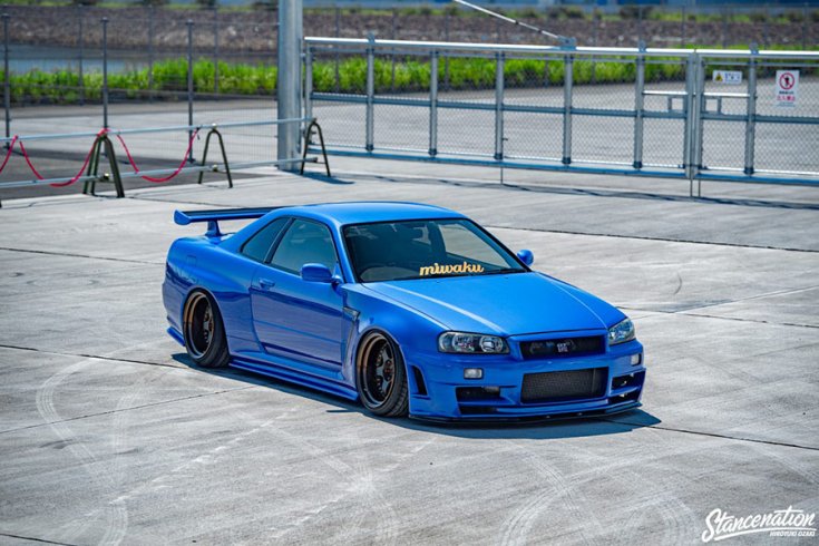 Nissan R34 GT-R tuning elölről