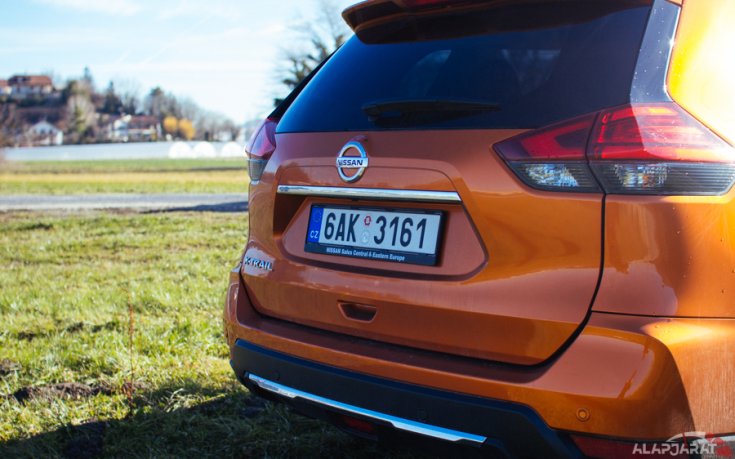 Nissan X-Trail hátulról