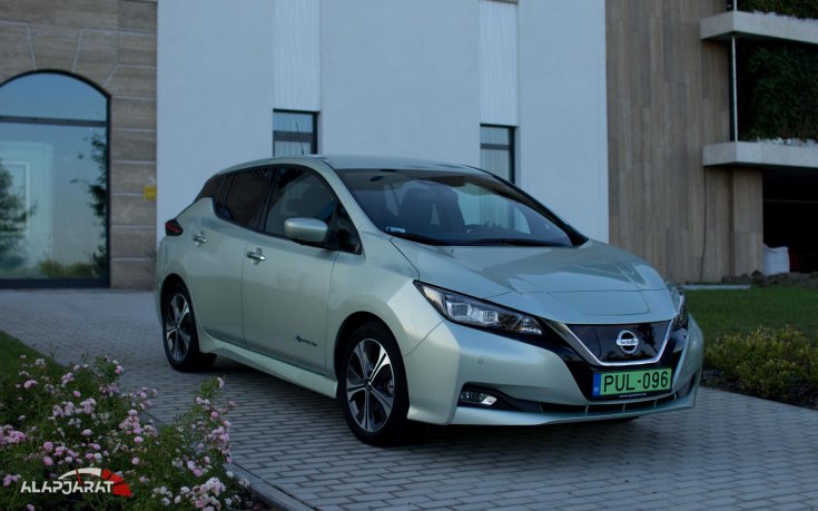 Nissan Leaf szemből