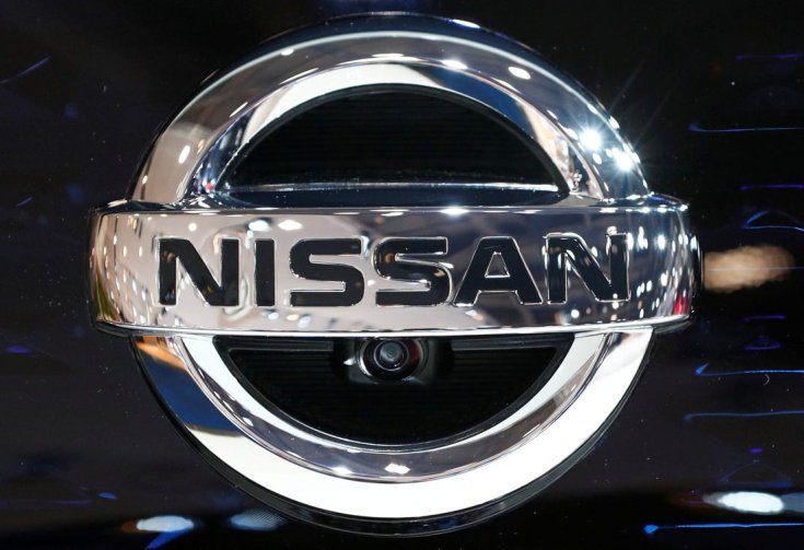 Nissan embléma szemből