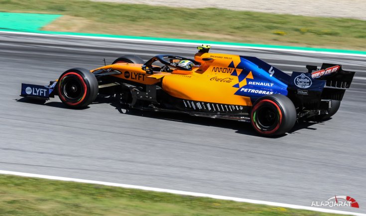 Lando Norris Ausztriában száguld a McLarennel