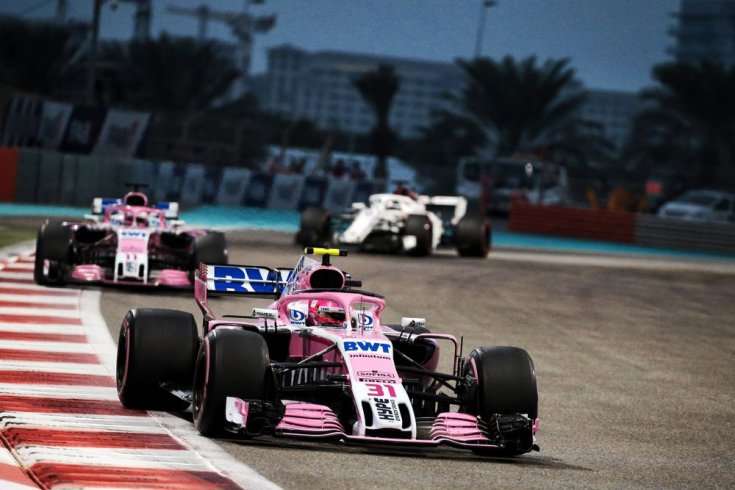 Ocon a 2018-as Abu Dzabi Nagydíjon a Racing Point színeiben