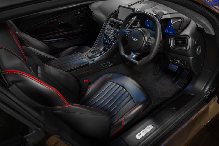 Aston Martin James Bond Edition Alcantara beltere