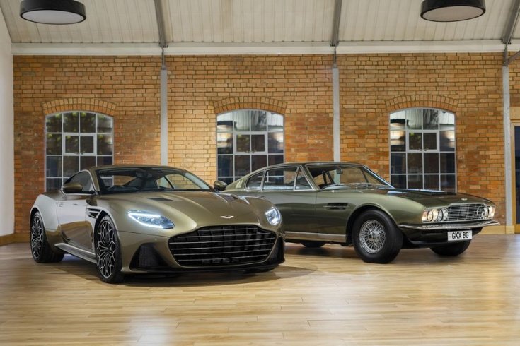 régi és új Aston Martin modellek egymás mellett