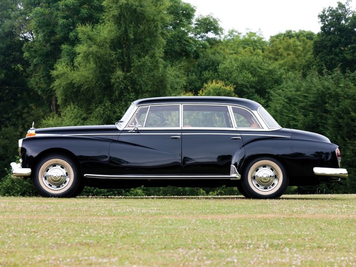 1958 Mercedes—Benz 300d W189, fekete limuzin, oldalnézet, balról