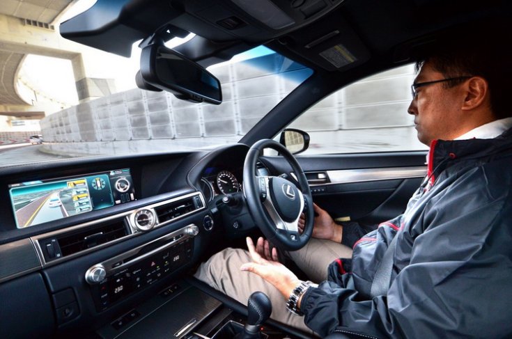 Lexus önvezető technológia