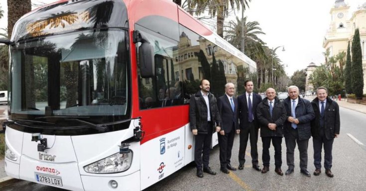 önvezető elektromos busz